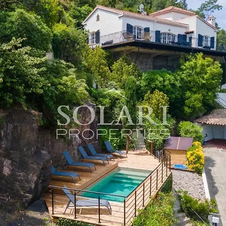 With Swimming Pool And Access On Foot Βίλα