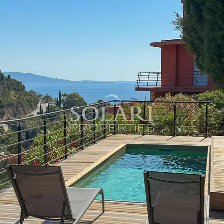 Villa With Swimming Pool And Access On Foot *