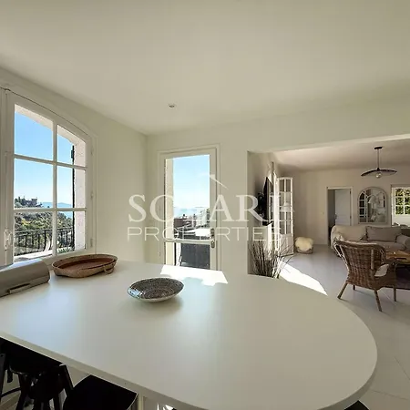 With Swimming Pool And Access On Foot *