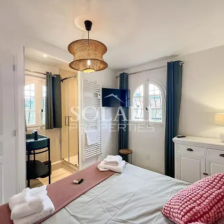 With Swimming Pool And Access On Foot Villa